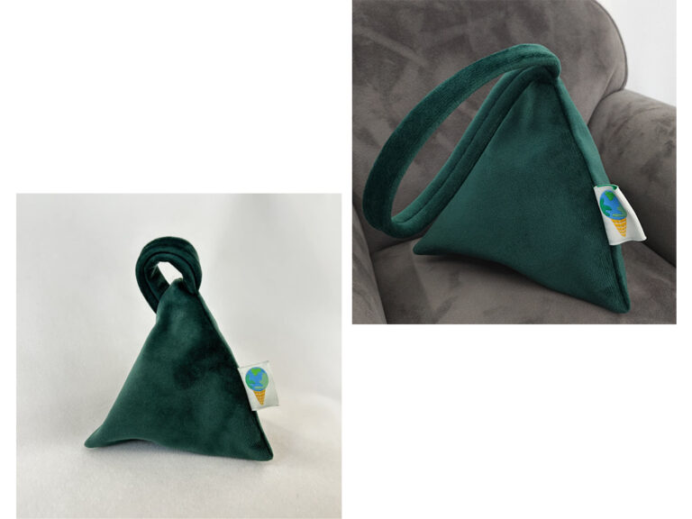 TRIANGULAR POUCH - OFFMELT