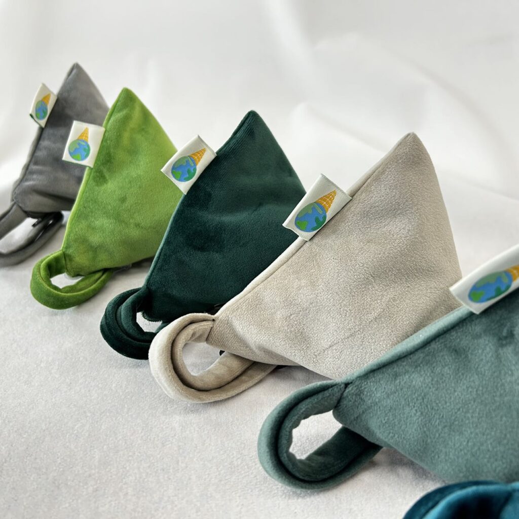 TRIANGULAR POUCH - OFFMELT